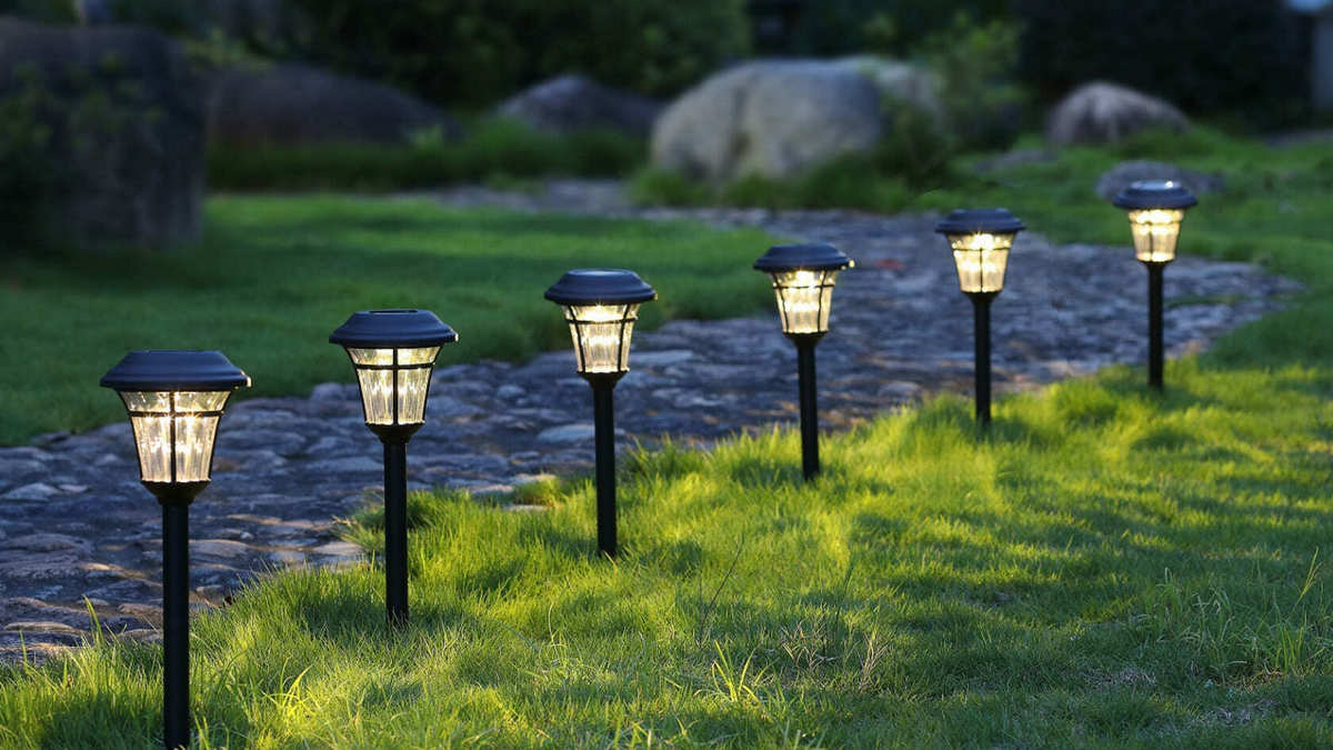 Открыть Садовые светильники: декор и безопасность участка Фото Садовые светильники: декор и безопасность участка