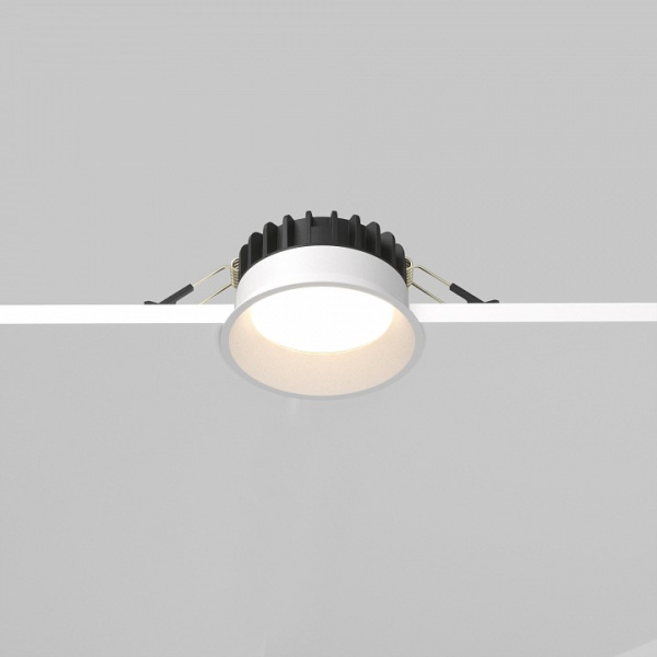 Фото Встраиваемый светильник Maytoni Okno DL055-8W3-4-6K-W