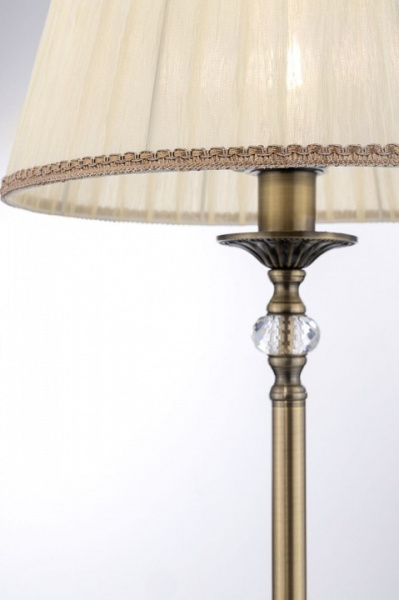 Фото Торшер Maytoni Soffia RC093-FL-01-R