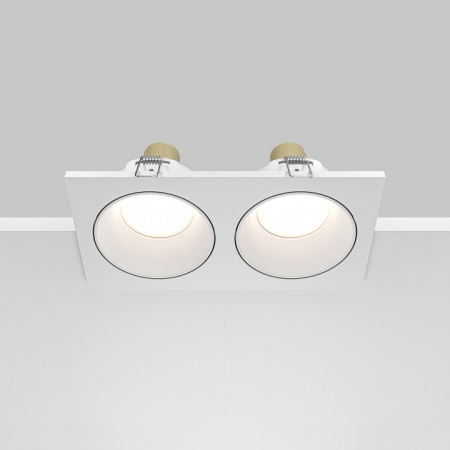 Фото Встраиваемый светильник Maytoni Zoom DL033-2-02W