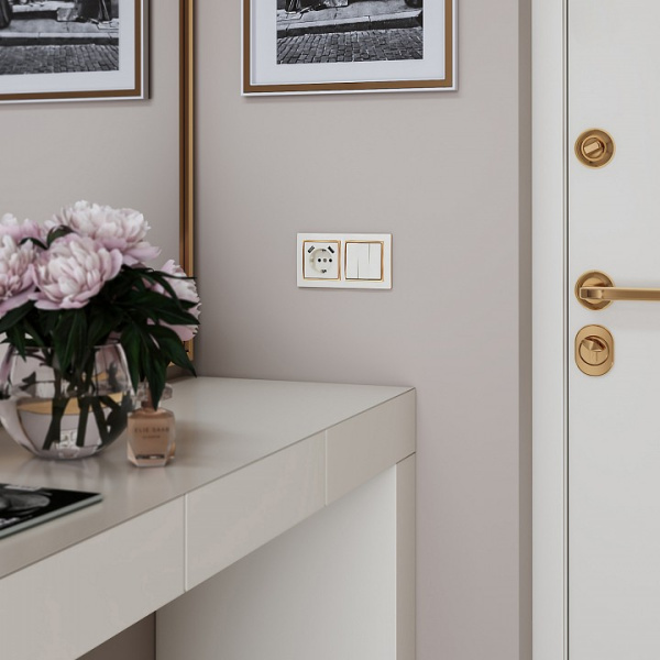 Фото Розетка с заземлением и со шторками и 2хUSB, без рамки Werkel слоновая кость W1171503