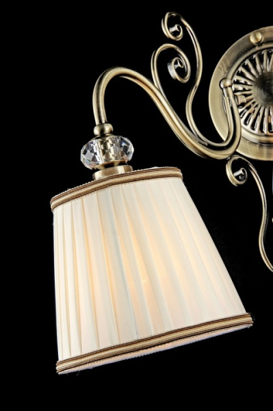 Фото Бра Maytoni Vintage ARM420-01-R