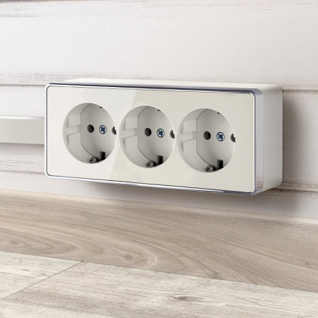 Фото Розетка с заземлением Werkel Gallant (слоновая кость) W5073103