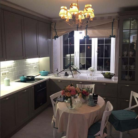 Фото Подвесная люстра Maytoni Bird ARM013-06-W