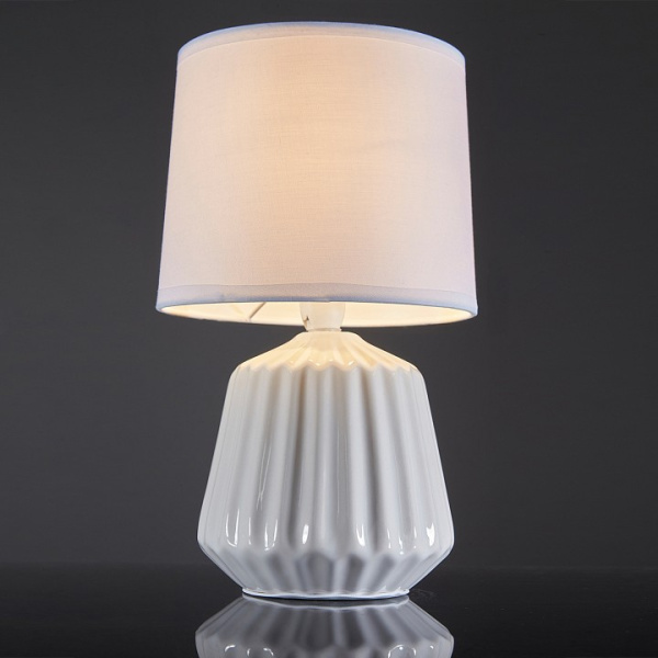 Фото Настольная лампа декоративная Escada Allure 10219/T White