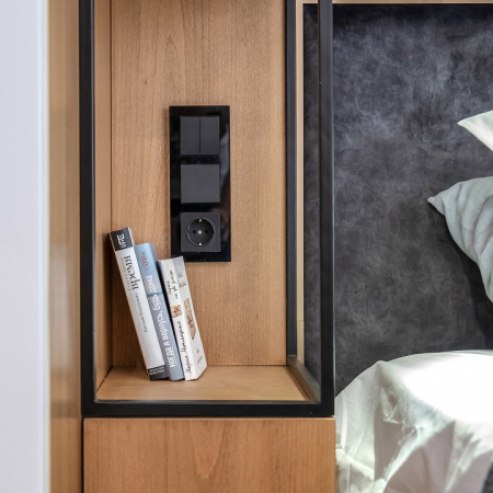 Фото Выключатель перекрестный одноклавишный без рамки Werkel черный матовый W1113008