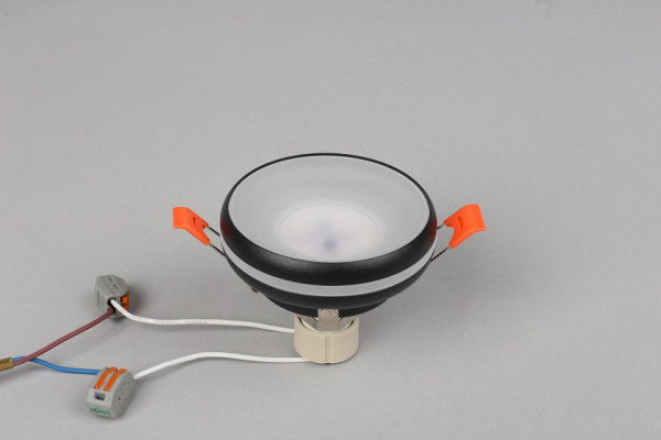 Фото Встраиваемый светильник Omnilux Genova OML-102819-01