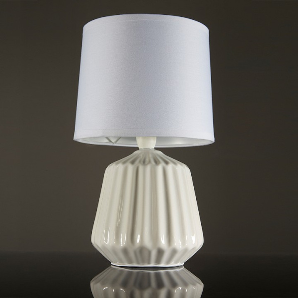 Фото Настольная лампа декоративная Escada Allure 10219/T White