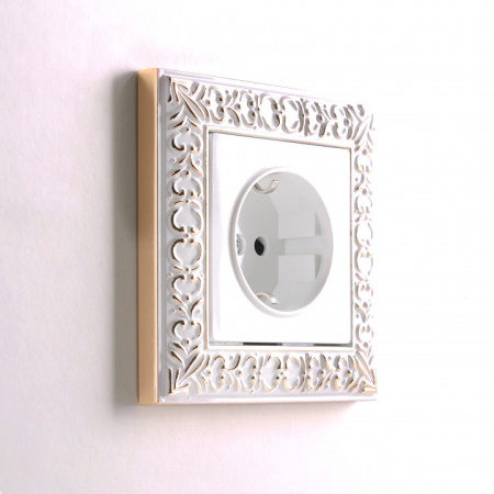 Фото Розетка с заземлением, без рамки Werkel белый W1171301