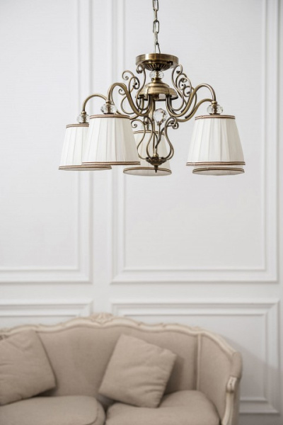Фото Подвесная люстра Maytoni Vintage ARM420-05-R