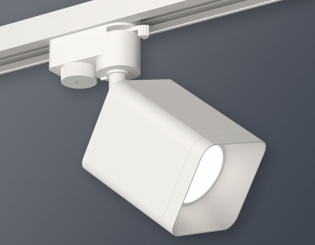 Открыть Светильник на штанге Ambrella Light XT XT7812001 Фото Светильник на штанге Ambrella Light XT XT7812001