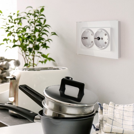 Фото Розетка двойная с заземлением, без рамки Werkel белый W1172001